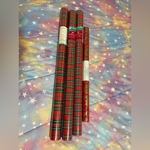 Hallmark set of wrapping paper - Picture 2 of 3